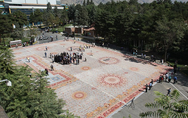 سومین فرش بزرگ پارچه جهان